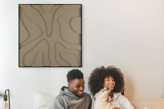 akoestisch schilderij | akoestisch kunstwerk | zand | 3D | Splash | Pet vilt | vierkant | man en vrouw op bank