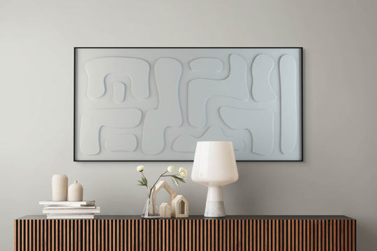 akoestisch schilderij | akoestisch kunstwerk | gebroken wit | 3D | Hieroglyph | Pet vilt | liggend | dressoir